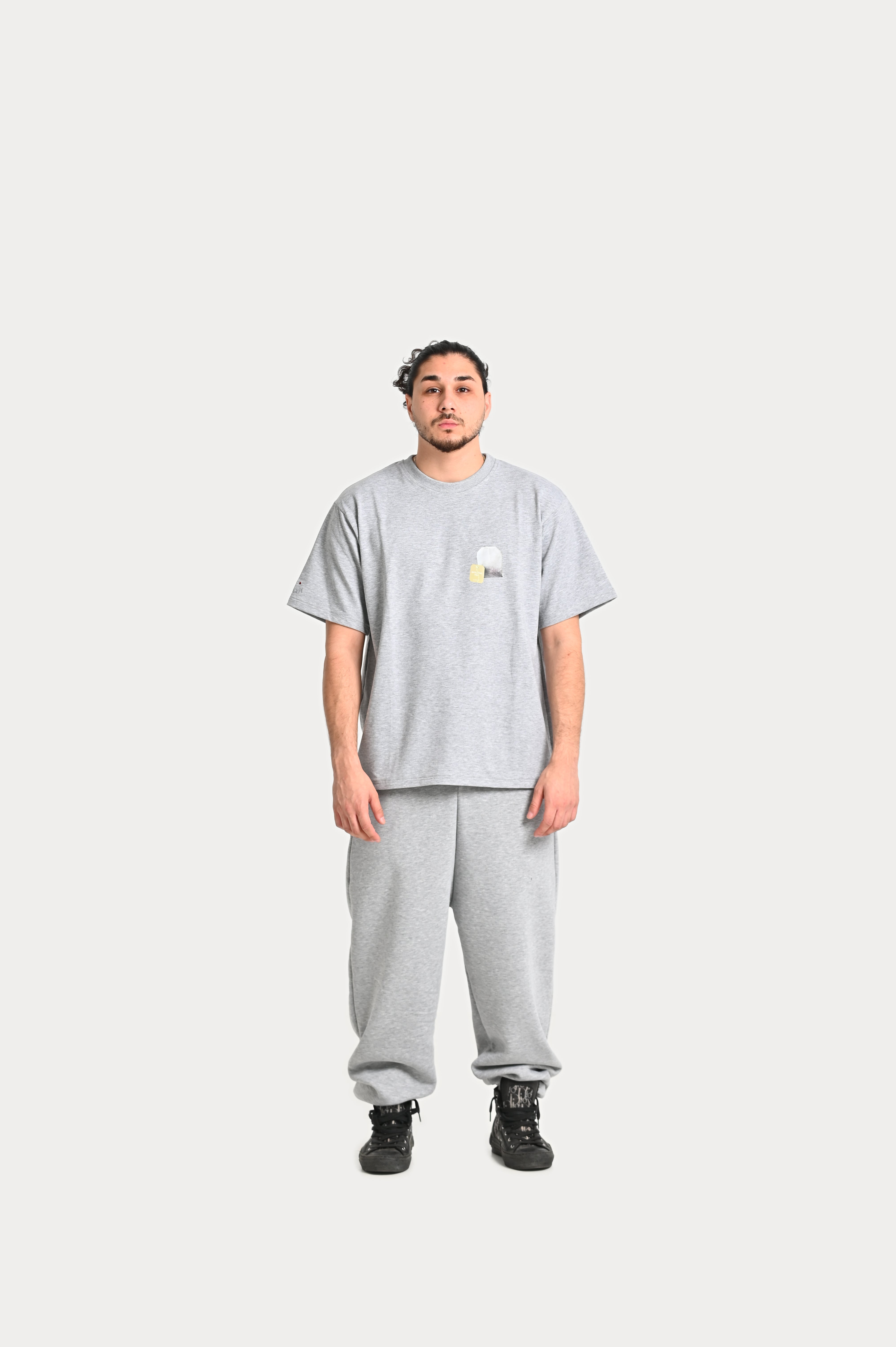 "SPILL THE TEA" T-SHIRT - GREY