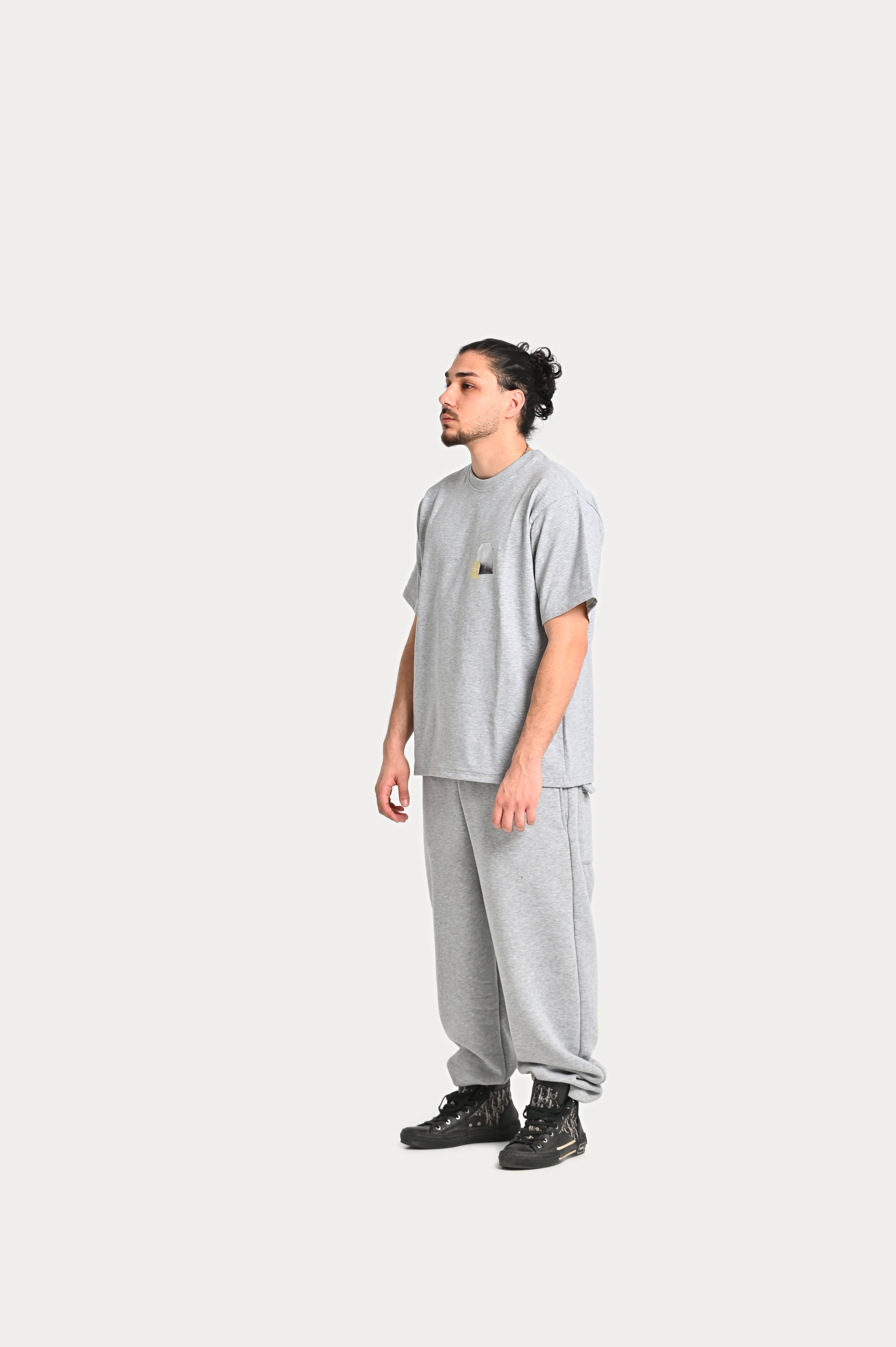 "SPILL THE TEA" T-SHIRT - GREY