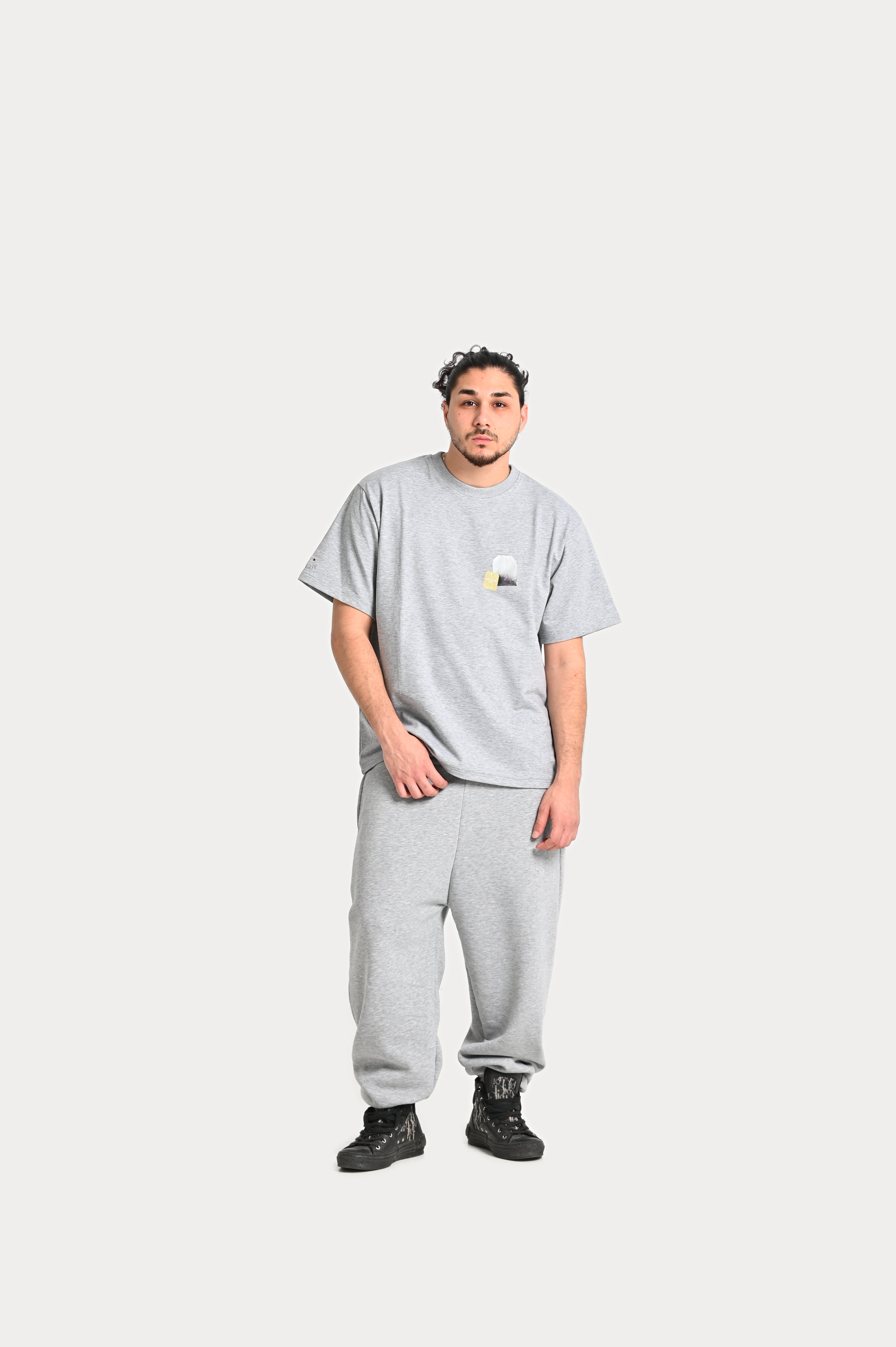 "SPILL THE TEA" T-SHIRT - GREY